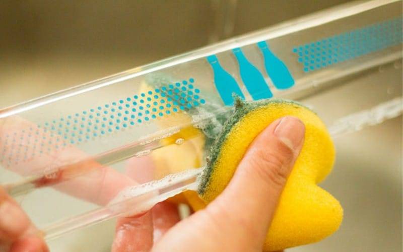 Советы опытных хозяек, чем отмыть холодильник от желтизны снаружи и внутри