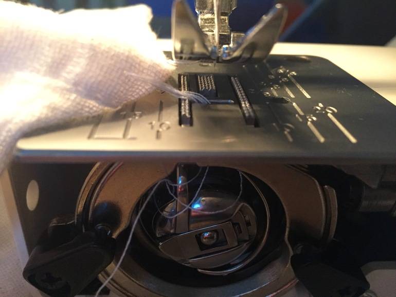 Почему петляет строчка и нить в швейной машине?