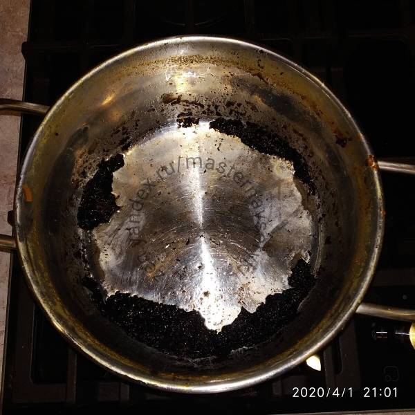 Как отмыть кастрюлю от пригоревшей каши с помощью подручных и профессиональных средств