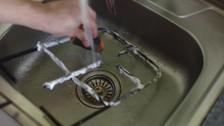 Как качественно отмыть решетку газовой плиты: чугунную, стальную, эмалированную