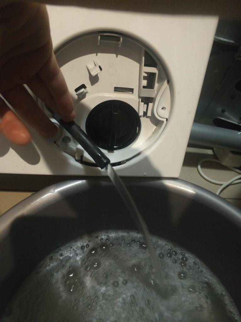Потек вода стиральная машинка