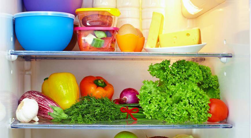 Генеральная уборка в холодильнике: зачем, как и какие средства предпочесть?