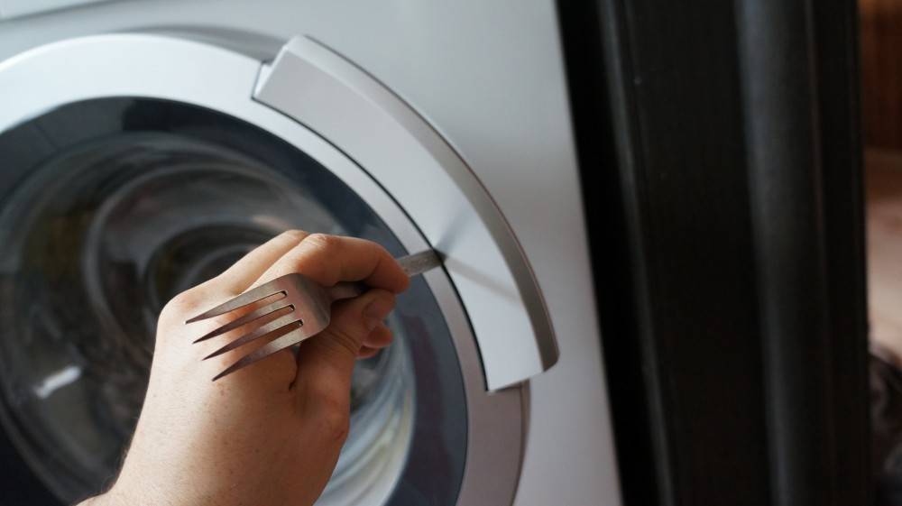 Причины заклинивания двери стиральной машины и способы их устранения