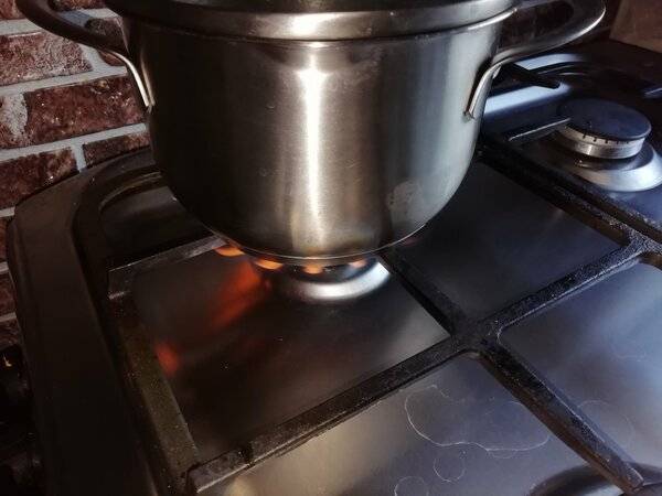 Почему коптит газовая плита. почему дымит духовой шкаф? из духовки идет дым