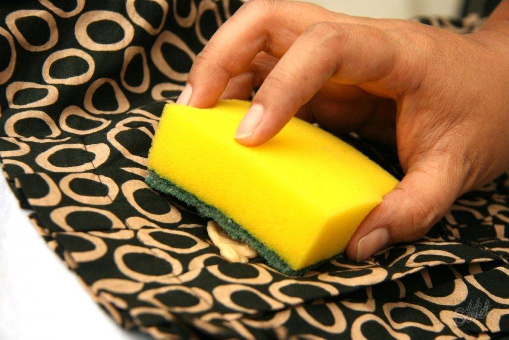 Как убрать жвачку с одежды: чем удалить жевательную резинку, если она сильно прилипла, размазана, как вывести пятно с ткани?