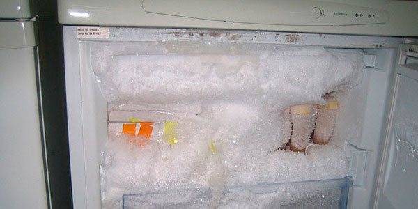 Как быстро и правильно разморозить холодильник и как часто это делать