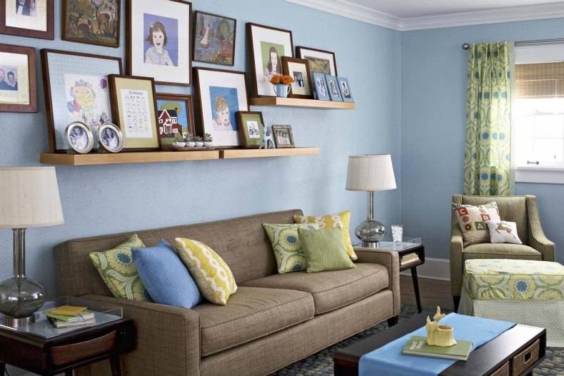 Как оформить стену в гостиной над диваном, особенности разных способов