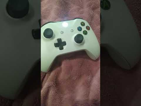 Почему геймпад xbox one не подключается к консоли?