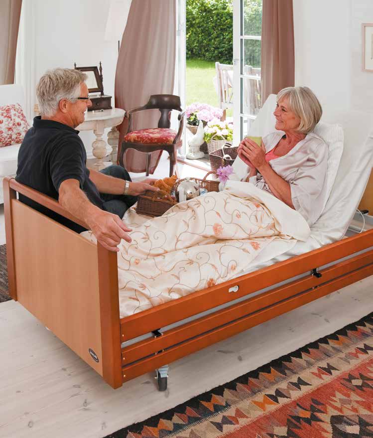 Комната пенсионера. Кровать для пожилого человека. Кровать для пожилых. Кровати для пожилых людей для дома. Функциональная кровать для пожилых.