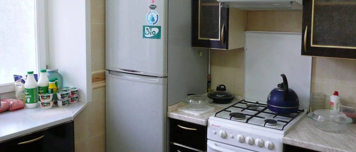 Как изолировать холодильник от батареи отопления?