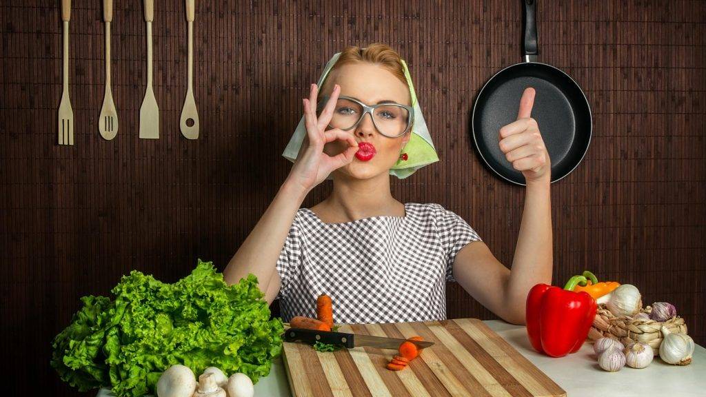 Место на кухне: почему готовка — не «женское» дело — wonderzine