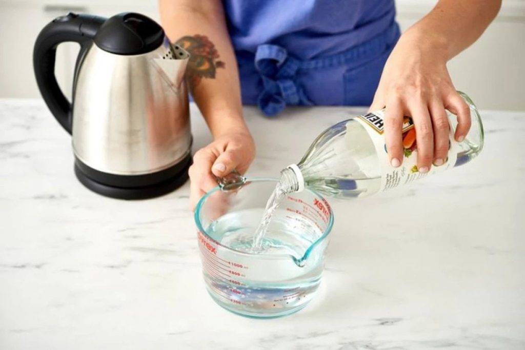 Как легко очистить чайник от накипи с помощью соды