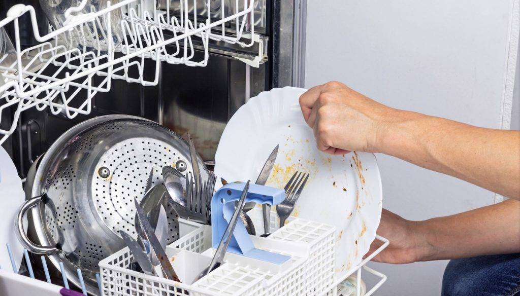 Почему посудомоечная машина выключается во время работы