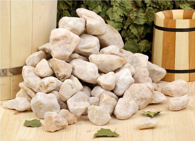Какие камни для бани лучше и полезнее в парилке для каменки: рекомендации по выбору