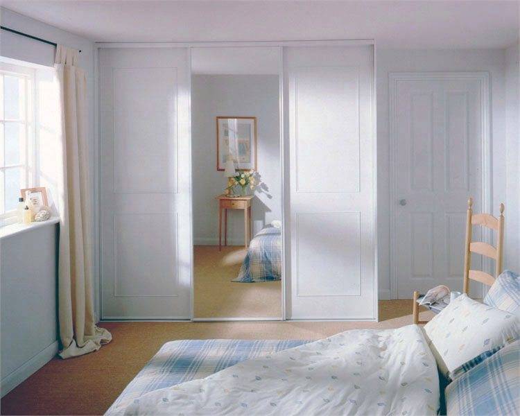 Обзор встроенных шкафов для спальни с фото, их плюсы и минусы