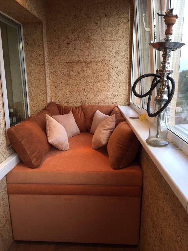 Компактный диван на балкон: рациональное решение своими руками
