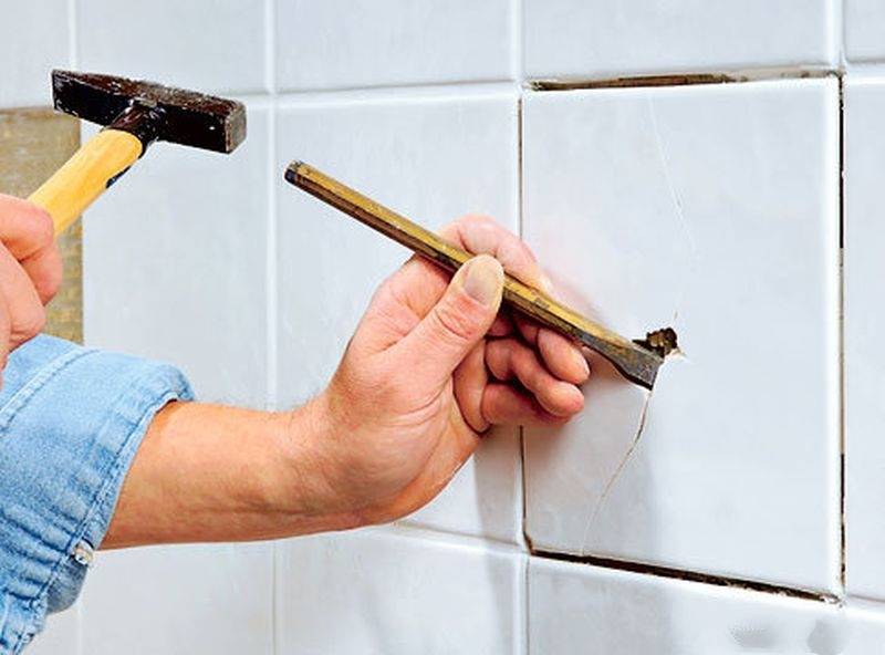 Как заменить треснувшую плитку на полу или стене