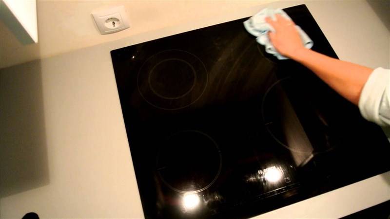 Как отмыть кухонную плиту от любых загрязнений быстро и эффективно