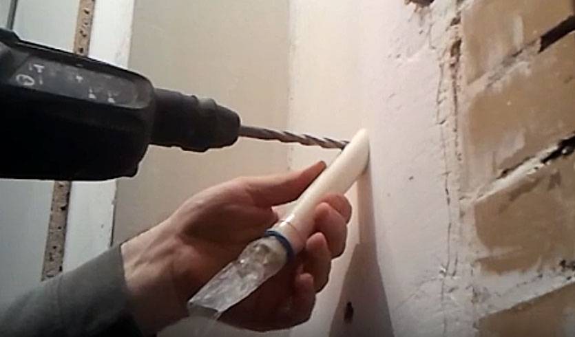 Как просверлить бетонный потолок обычной дрелью