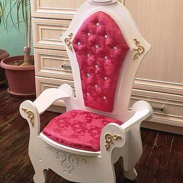 Кресло-трон: королевские страсти в интерьере (24 фото)