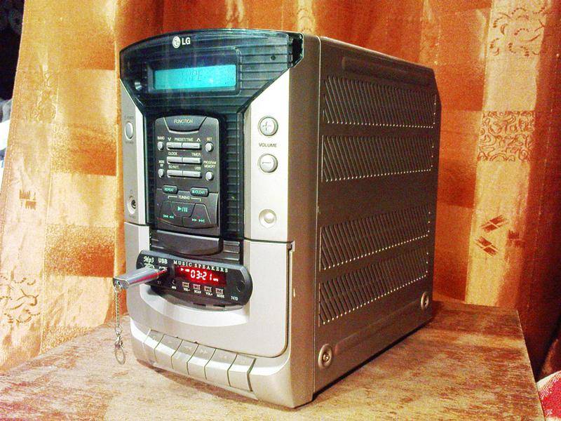 Как сделать usb-вход в автомагнитоле?