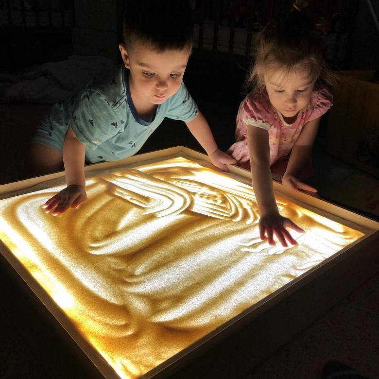 Как научить ребенка красиво рисовать песком на стекле