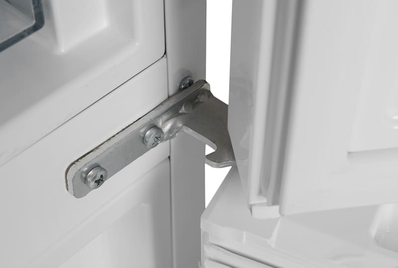 Что делать, если скрипит металлическая дверь, чем её смазать и как отрегулировать