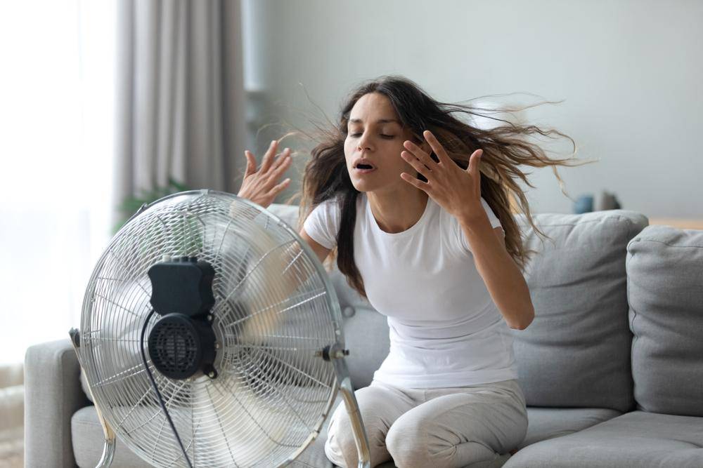 Спастись от жары в квартире без кондиционера и вентилятора можно, придерживаясь нескольких советов - 1rre
