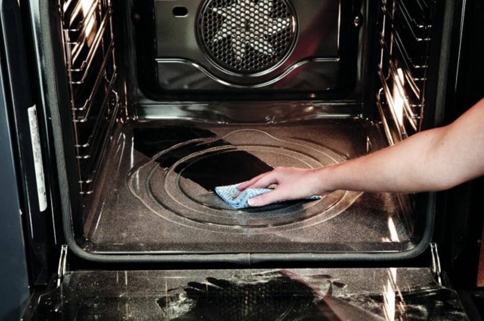 Пиролитическая очистка духовки: особенности функции и принцип работы, преимущества и недостатки, правила пользования