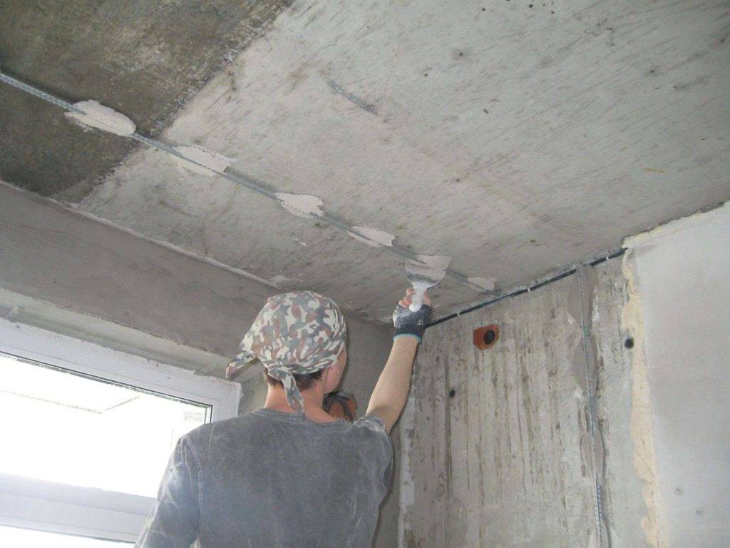 Нужно ли штукатурить гипсокартон под покраску потолок