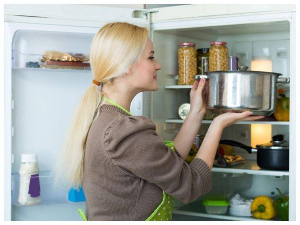 Почему нельзя ставить горячее в холодильник, какой вред можно причинить ему