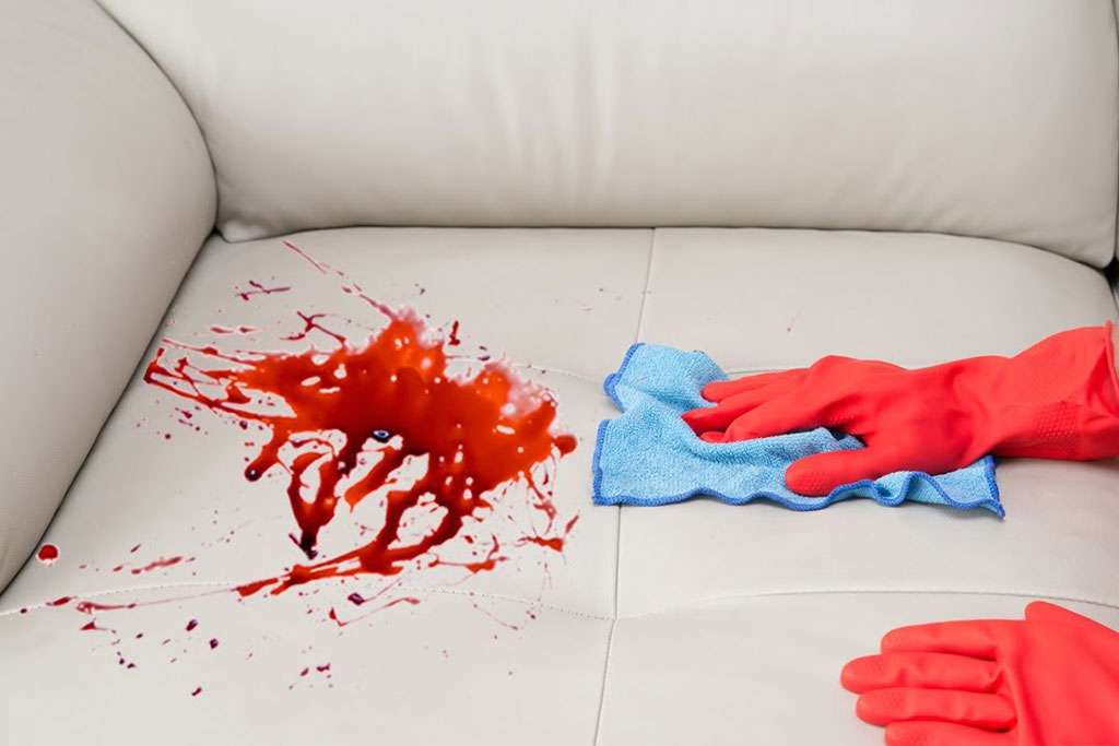 Как отмыть кровь с дивана