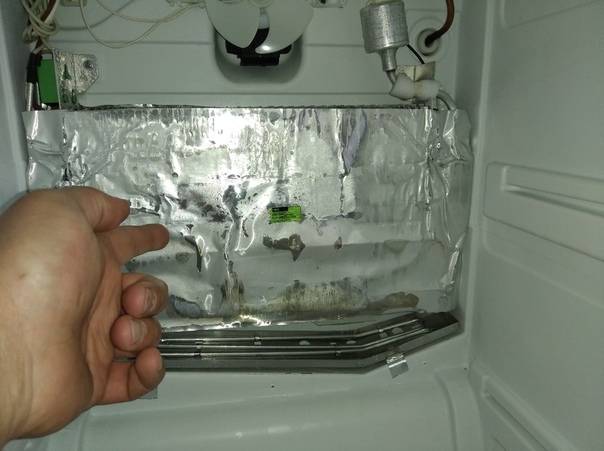 Конденсат в холодильнике внутри, снаружи - почему появляется, что делать