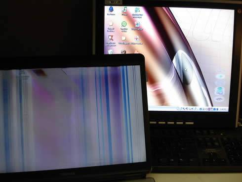 Горизонтальный экран на ноутбуке. Полоса на мониторе компьютера вертикальная. Разноцветный экран на ноутбуке. Разводы на экране ноутбука. Полосы на ноутбуке.