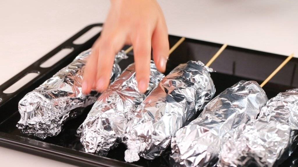 Можно ли в электрическую духовку ставить фольгу. основные правила, как пользоваться духовкой