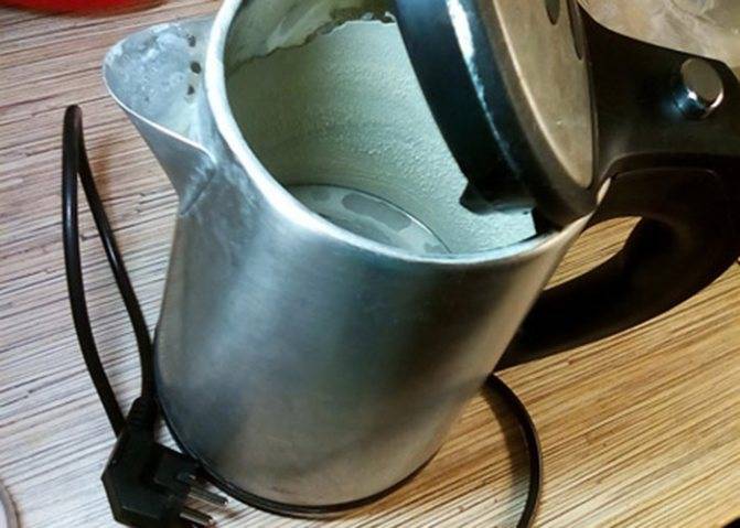 Сколько раз можно кипятить воду в чайнике