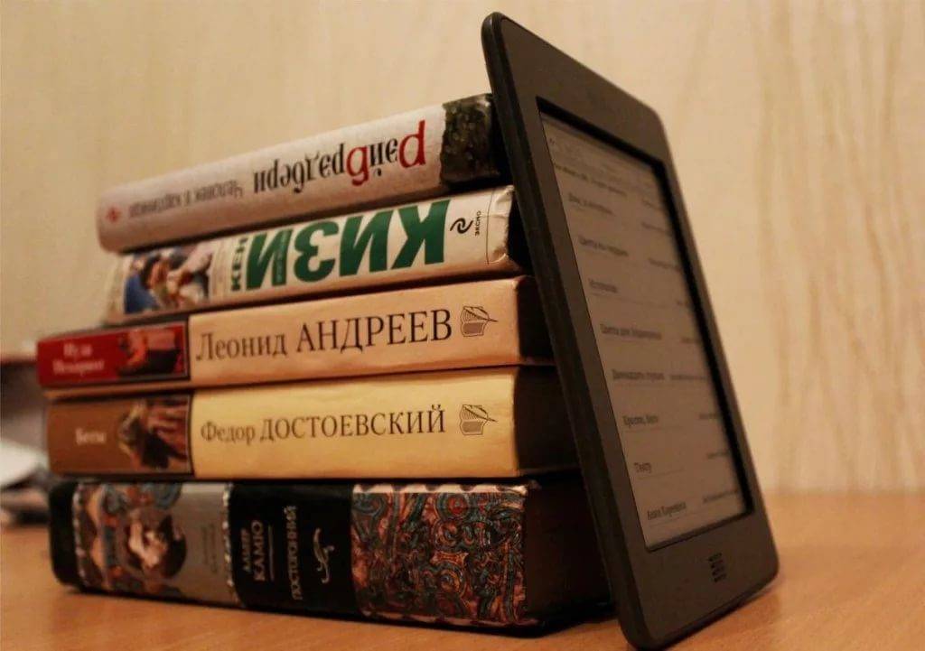 «я читаю больше 150 книг в год». петербурженка рассказывает, как находит время на чтение и зачем для этого нужно специальное место в доме. «бумага»