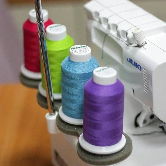 Основные виды текстильных нитей (пряжа, комплексные, текстурированные, фасонные), их свойства и применение.