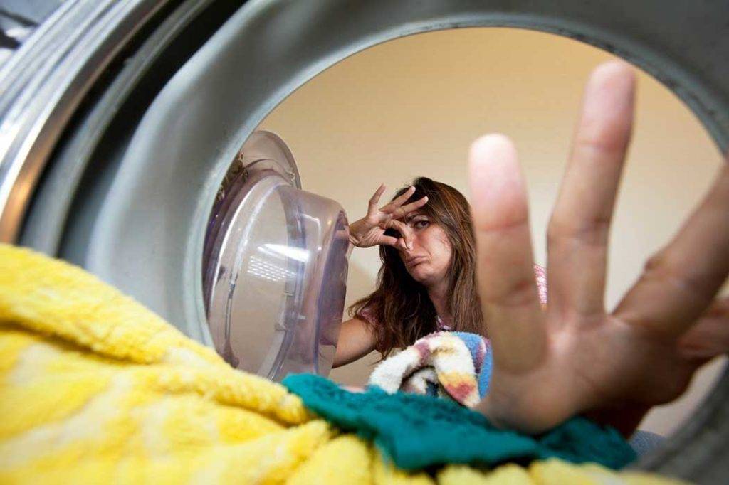 Как избавиться от запаха в стиральной машине и что делать?
