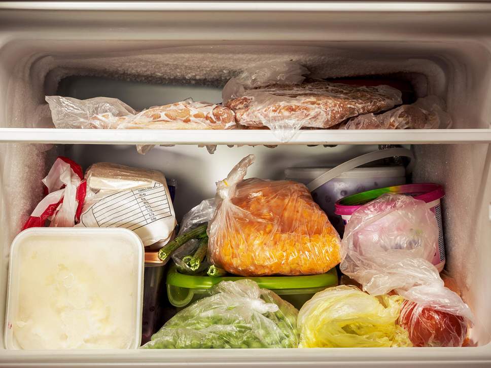 Почему в холодильник нельзя ставить горячее, а также можно ли помещать в холодильную камеру горячий суп