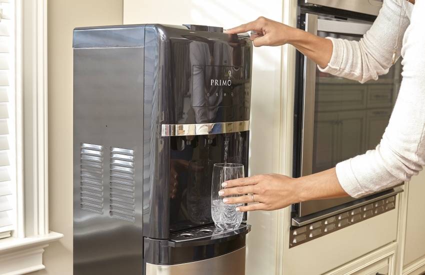 Какой кулер для воды лучше выбрать: рейтинг моделей с холодильником, нижней загрузкой, какой фирмы лучше купить, виды, выбор, отзывы