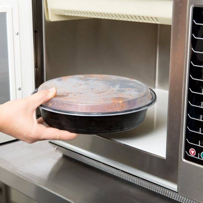 Какая посуда походит для микроволновки, а какая нет?