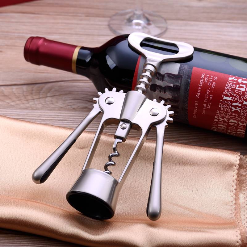 Как открыть бутылку вина без штопора на улице – инструкция