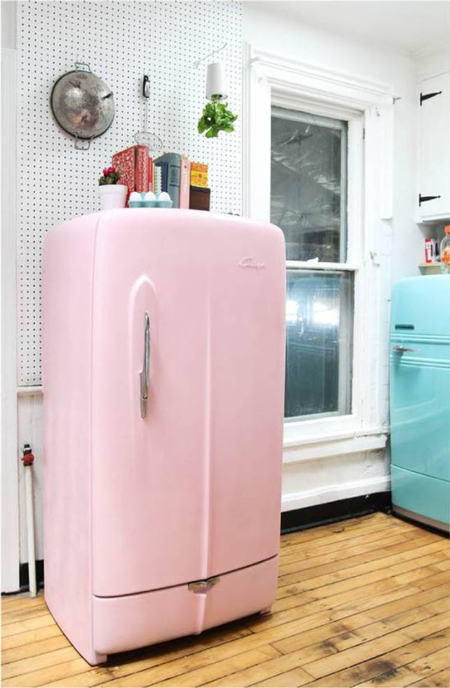 Почему холодильники изнутри ⚡ и снаружи красят в белый цвет ?
