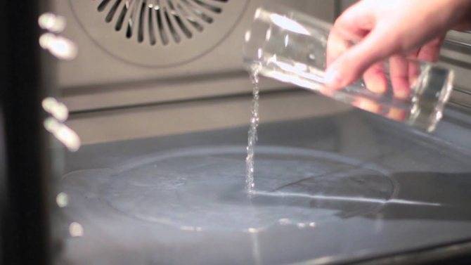 Гидролизная очистка духовки – что это такое, лучше ли она каталитической и пиролитической?