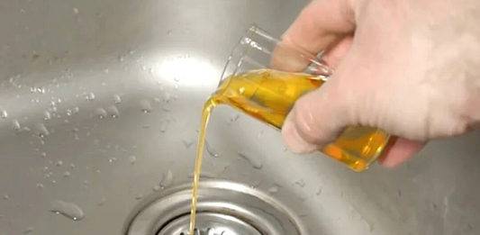 Растительное масло в раковину. Масло подсолнечное наливом. Подсолнечное масло в раковину зачем заливать.