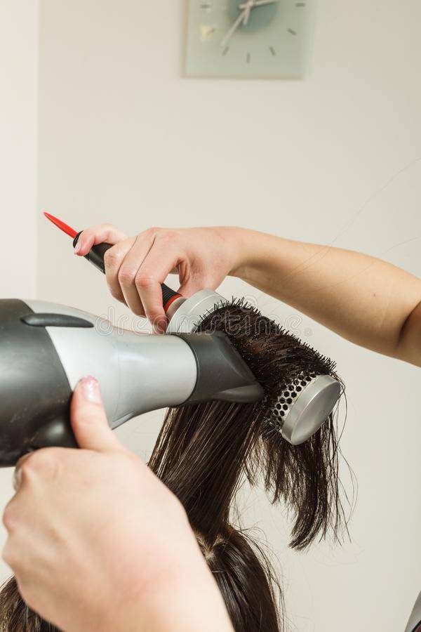 Фен против полотенца: как безопаснее сушить волосы