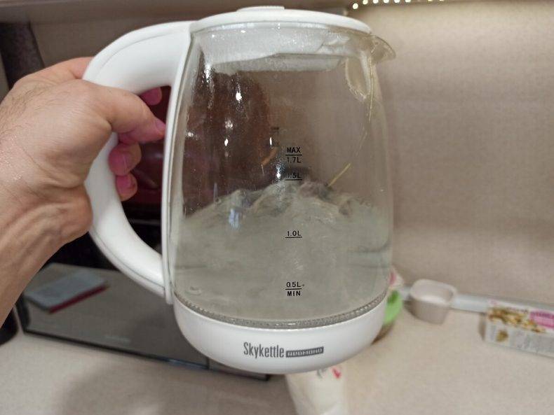 Как эффективно почистить электрический чайник от накипи в домашних условиях