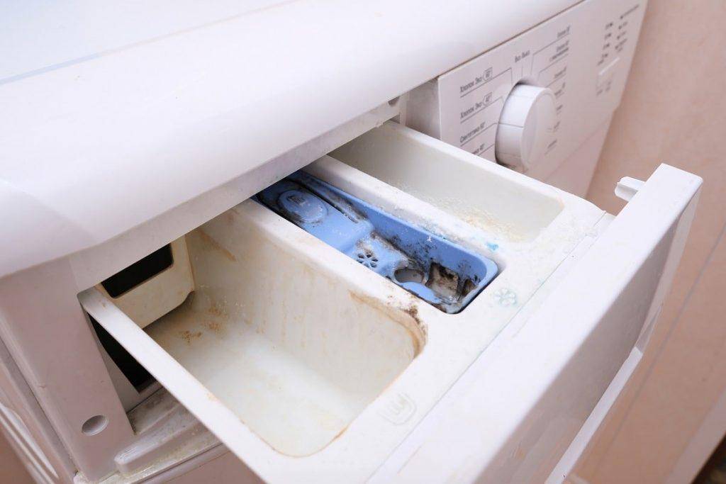 Почему течет из лотка стиральной машины lg, как справиться с проблемой самостоятельно?