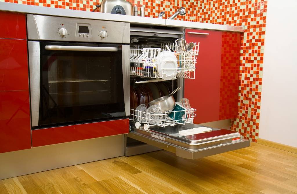Как установить встраиваемую посудомоечную машину: рекомендации профессионалов